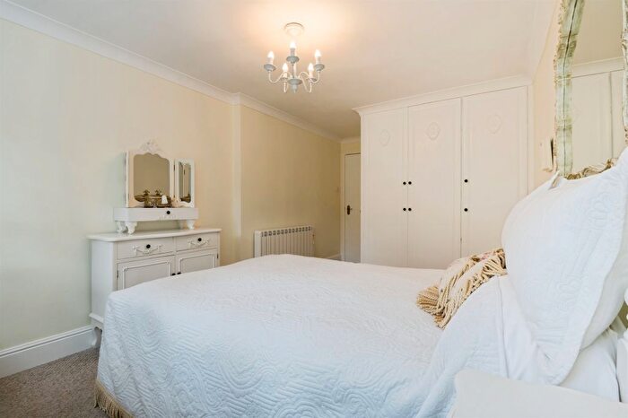 1 Bedroom Flat For Sale In Bassett Avenue, Southampton, SO16