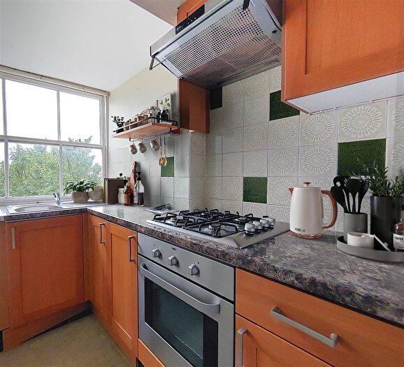 1 Bedroom Flat To Rent In Lyndhurst Gardens, Belsize Park, NW3