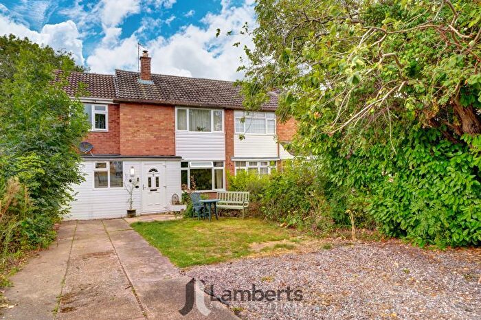 4 Bedroom Semi-Detached House For Sale In Warwick Close, Studley, B80