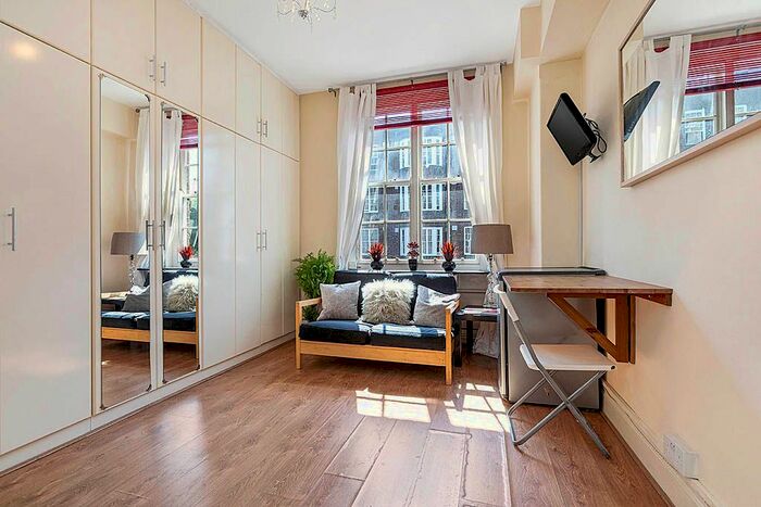 Studio To Rent In Queens Court, Queensway, Bayswater, W2