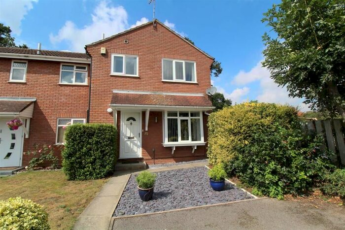 3 Bedroom Semi-Detached House To Rent In Lavenham Road, Ipswich, IP2