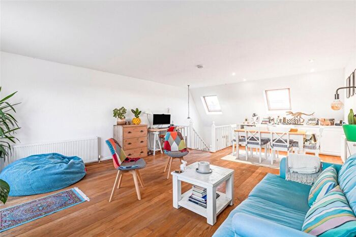 2 Bedroom Maisonette For Sale In Ifield Road, Chelsea, London, SW10