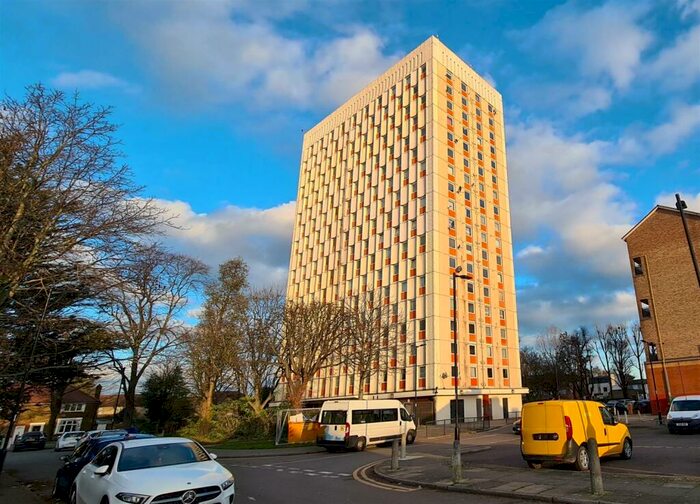 2 Bedroom Flat To Rent In Cheshire House, Edmonton, N18