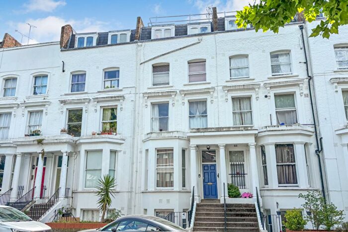 1 Bedroom Flat For Sale In Cornwall Crescent, London, W11