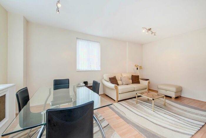 1 Bedroom Flat To Rent In Park Crescent, London, W1B