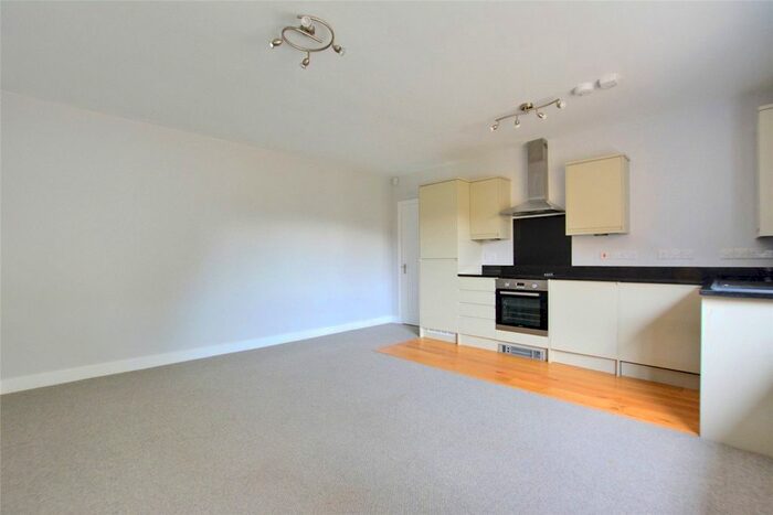 1 Bedroom Flat To Rent In White Horse Hill, Chislehurst, Kent, BR7