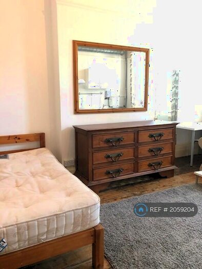 Studio To Rent In Lingfield Avenue, Kingston Upon Thames, KT1