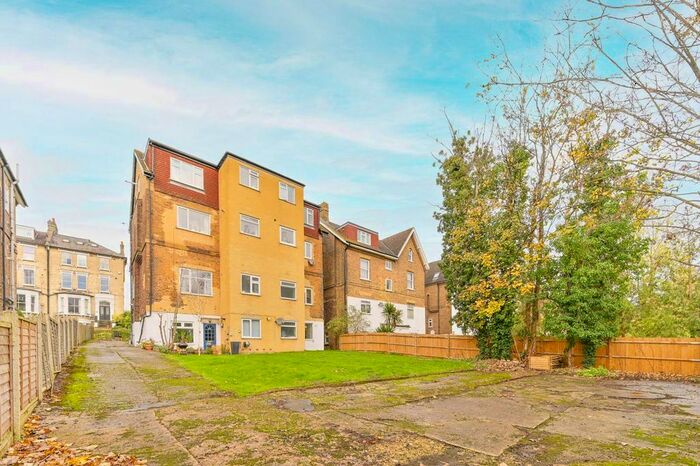 1 Bedroom Flat To Rent In Thicket Road, Penge, London, SE20