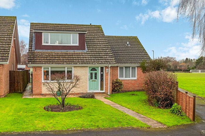 3 Bedroom Detached House For Sale In Field Close, Kidlington, OX5