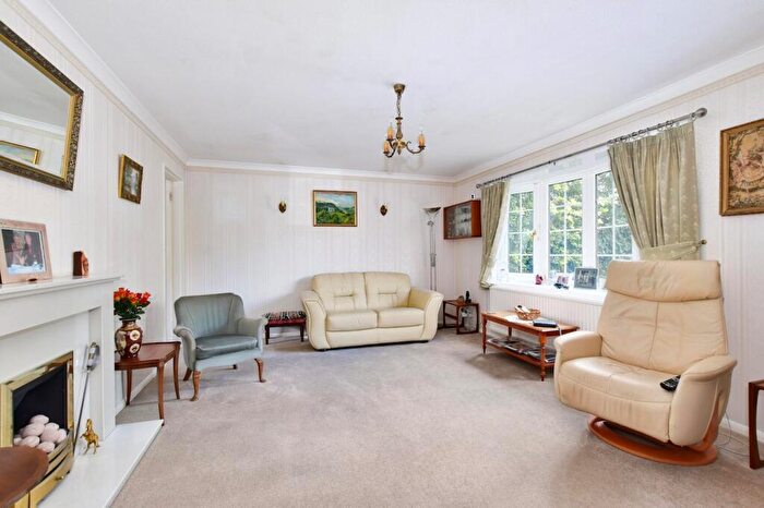 4 Bedroom Detached House For Sale In Green Lane, Farnham Common, SL2