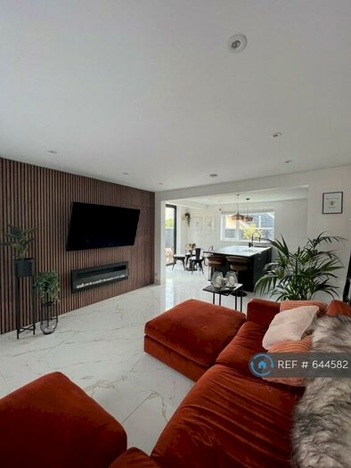 2 Bedroom Semi-Detached House To Rent In High Road, Beeston, Nottingham, NG9