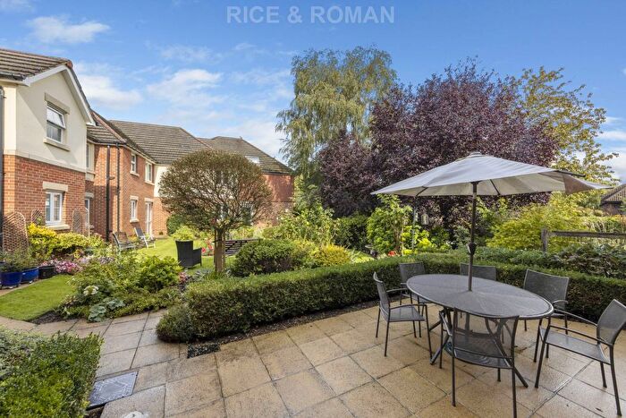 1 Bedroom Flat For Sale In Passfield Lodge, Lightwater, GU18