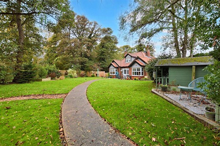 4 Bedroom Chalet For Sale In The Hurn, West Runton, Cromer, NR27