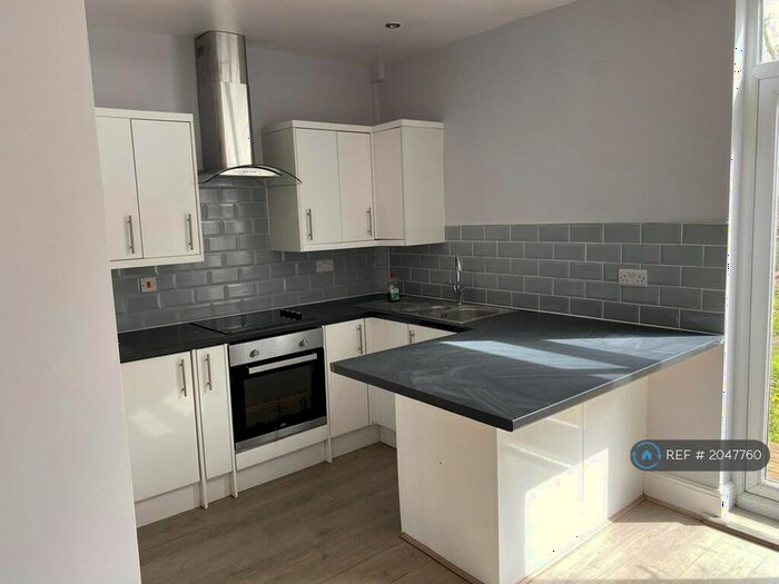 3 Bedroom Semi-Detached House To Rent In Littlemoor Lane, Doncaster, DN4