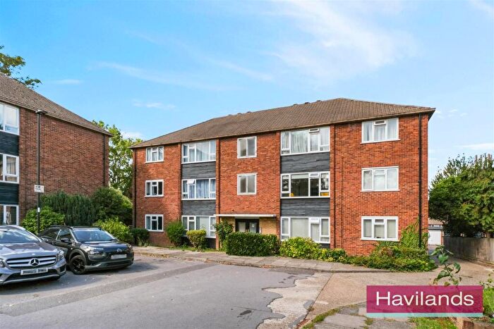 2 Bedroom Flat For Sale In Winchmore Hill Road, London, N21