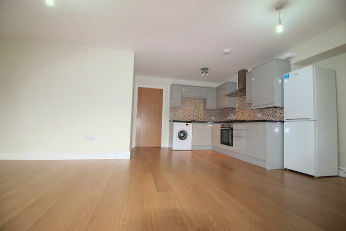 3 Bedroom Apartment To Rent In New Wanstead, London, E11