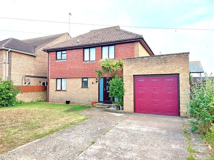 3 Bedroom Property For Sale In Victoria Road West, Littlestone, New Romney, TN28