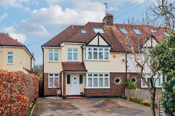 4 Bedroom House To Rent In Lovelace Close, Effingham Junction, KT24