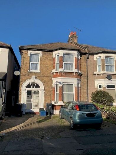 2 Bedroom Flat To Rent In Balfour Road, Ilford IG1