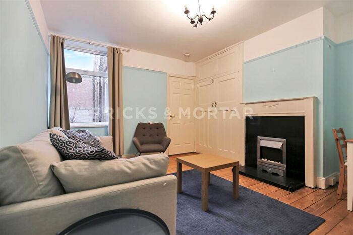 2 Bedroom Flat To Rent In Chillingham Road, Newcastle Upon Tyne, NE6