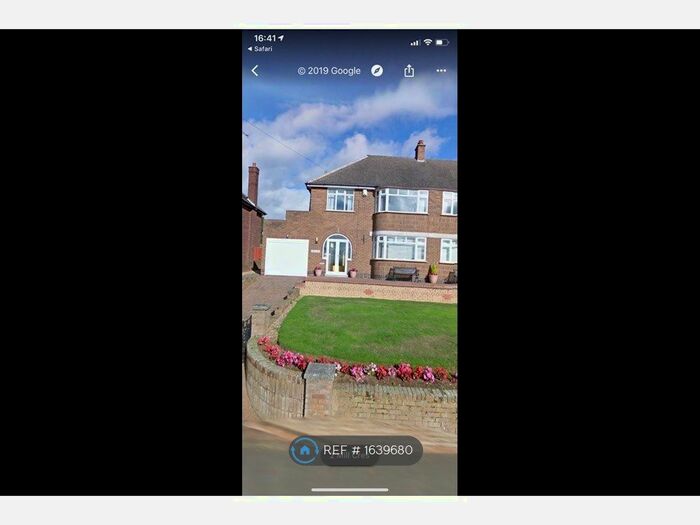 3 Bedroom Semi-Detached House To Rent In Newlands, Kingsbury, B78