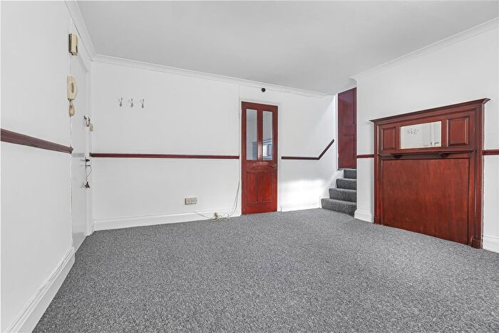 1 Bedroom Flat To Rent In Lansdowne Way, London, SW8