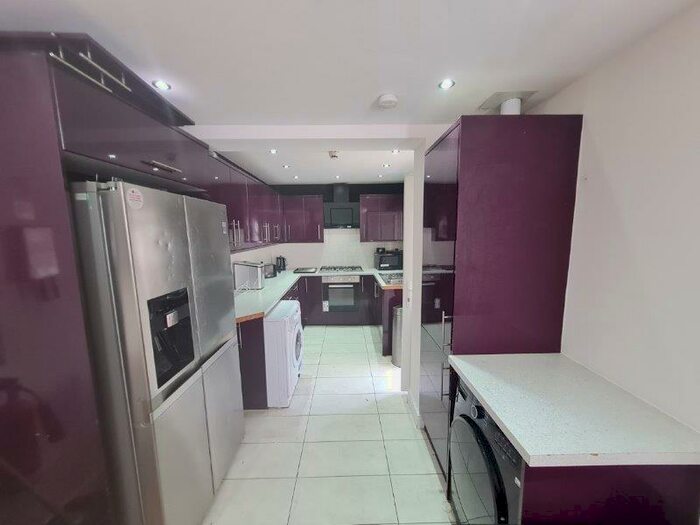 6 Bedroom House Of Multiple Occupation To Rent In Cawdor Road, Manchester, Greater Manchester, M14