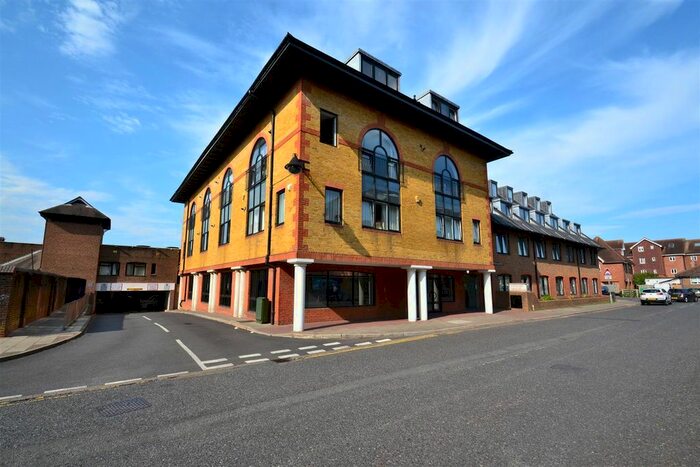 1 Bedroom Flat To Rent In Consort Way, Horley, RH6