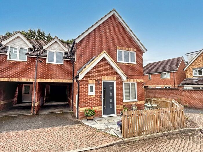 3 Bedroom Semi Detached House For Sale In Emperor Way, Kingsnorth, TN23