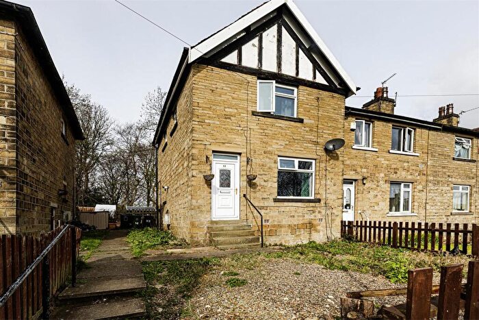 3 Bedroom End Of Terrace House For Sale In Hall Cross Road, Lower Houses, Huddersfield, HD5
