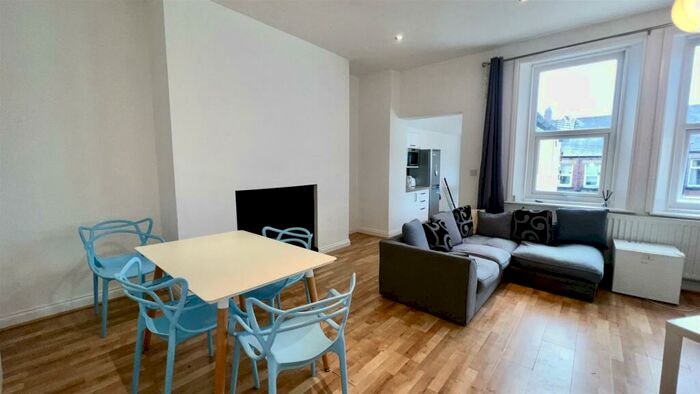 3 Bedroom Apartment To Rent In Holmwood Grove, Newcastle Upon Tyne, NE2
