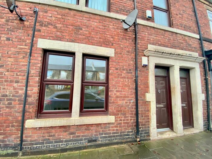 2 Bedroom Flat To Rent In Durham Road, Low Fell, Gateshead, Tyne And Wear NE9