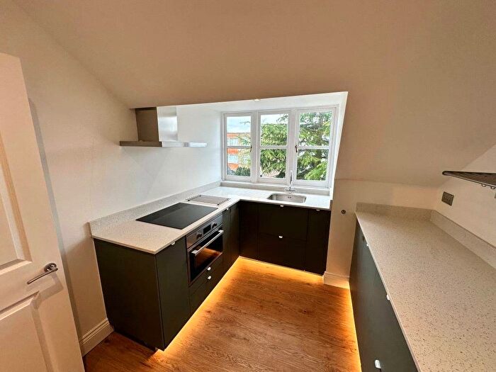2 Bedroom Flat To Rent In Park Road, EN5