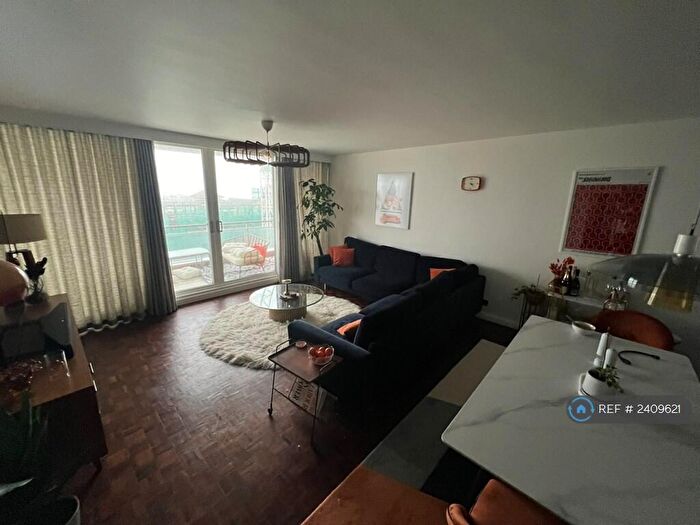 2 Bedroom Flat To Rent In Sussex Heights, Brighton, BN1