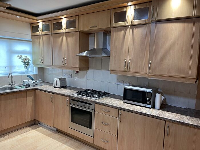 2 Bedroom Flat To Rent In Hounslow, TW4