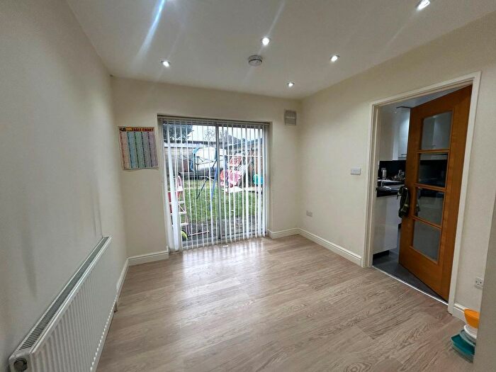 4 Bedroom Property To Rent In Blackford Road, Watford, WD19