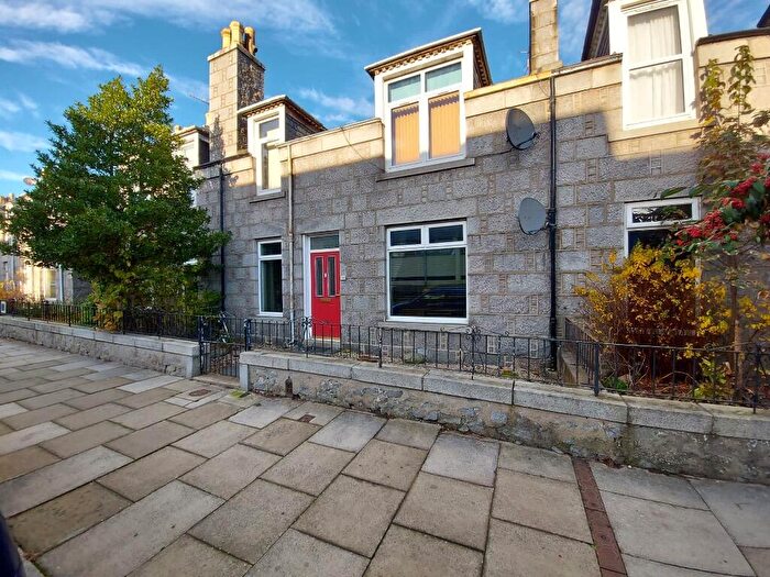 2 Bedroom Flat To Rent In Church Street, Woodside, Aberdeen, AB24