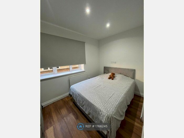 2 Bedroom Flat To Rent In Canberra Road, London, W13
