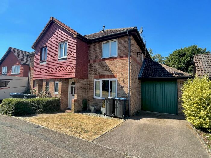 3 Bedroom Property To Rent In Rastrick Close, Burgess Hill, RH15