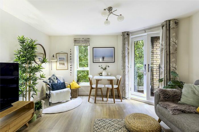 2 Bedroom Flat To Rent In Brunswick Quay, Surrey Quays, SE16