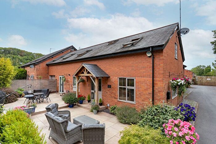 3 Bedroom Barn Conversion For Sale In Kiln Court, Alvechurch, B48