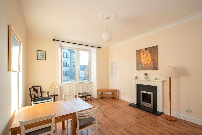2 Bedroom Flat To Rent In Saughton Avenue, Edinburgh, EH11