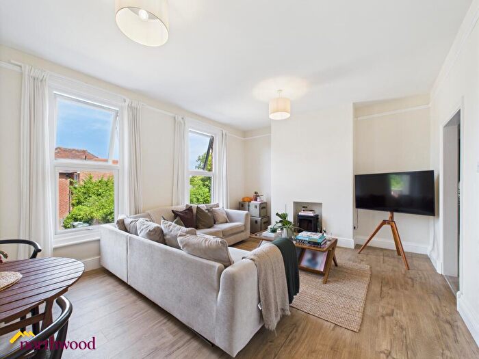 1 Bedroom Flat To Rent In Broughton Road, Banbury, OX16