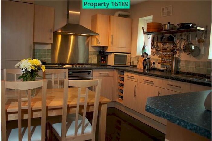 2 Bedroom Ground Flat To Rent In Church Lane, London, E17