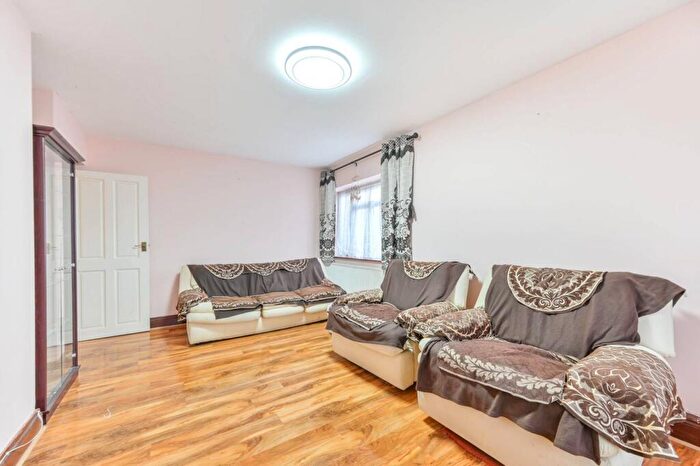 2 Bedroom Flat For Sale In Mallard Way, Kingsbury, London, NW9