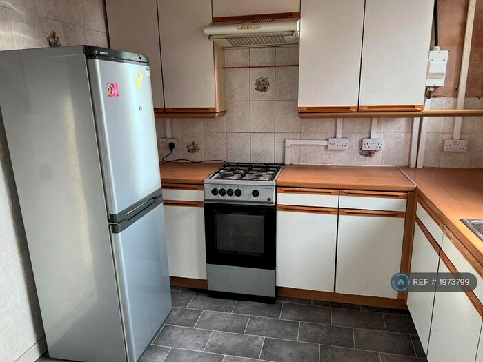 3 Bedroom Semi-Detached House To Rent In Daresbury Road, Sheffield, S2
