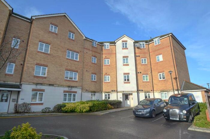 2 Bedroom Flat To Rent In Huron Road, Turnford, Hertfordshire, EN10