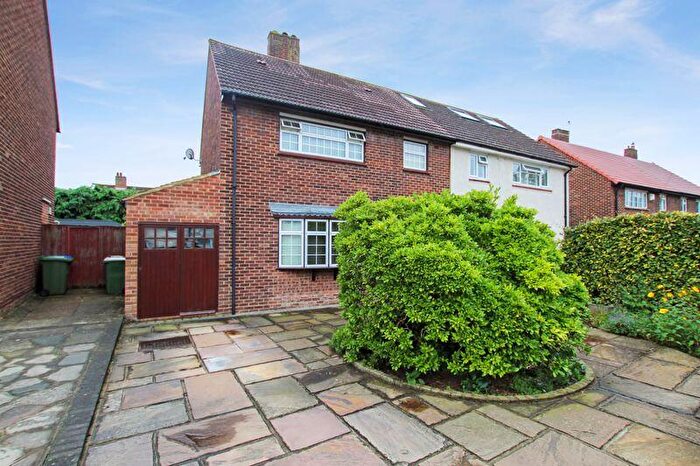 3 Bedroom Semi-Detached House For Sale In Stansted Crescent, Bexley, DA5