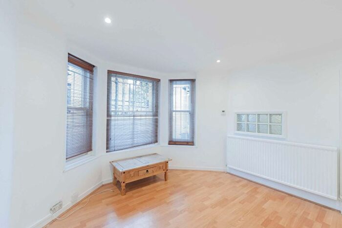 2 Bedroom Flat To Rent In Ladbroke Grove, London, W10