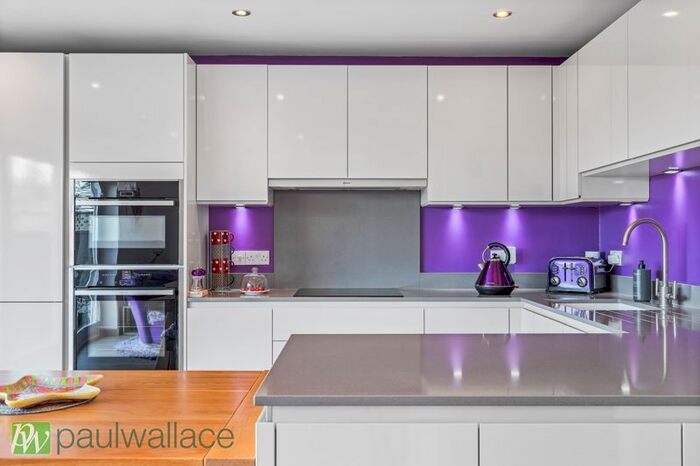2 Bedroom Detached Bungalow For Sale In North Street, Nazeing, Waltham Abbey, EN9